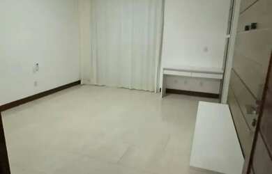 Imagem: A casa em condomínio possui 5 Dormitórios, 5 Banheiros, 3