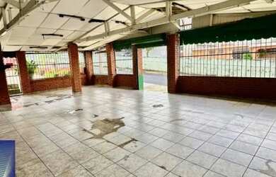 Imagem: O depósito possui 4 Vagas na garagem e 250m² de Área e está