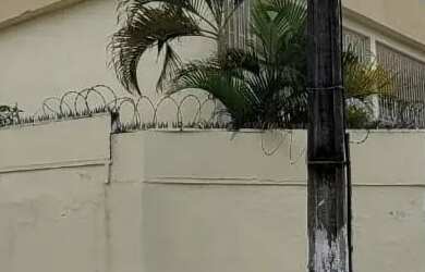 Imagem: A casa possui 5 Dormitórios, 3 Banheiros, 2 Vagas na garagem