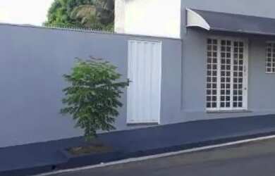 Imagem: A casa possui 1 Dormitório, 1 Banheiro, 242m² de Área e