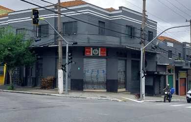 Imagem: O depósito possui 3 Vagas na garagem, 260m² de Área e está