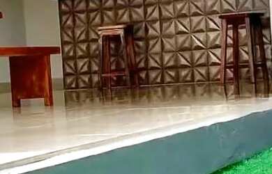 Imagem: A casa possui 3 Dormitórios, Acomodam 10 pessoas, 4 Vagas na