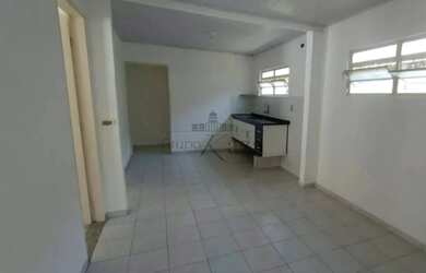 Imagem: A casa possui 4 Dormitórios, 3 Banheiros, 3 Vagas na garagem