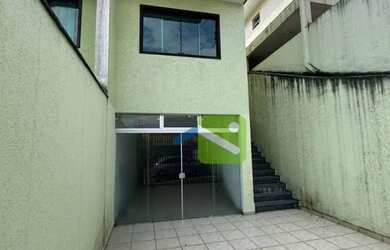 Imagem: A casa possui 3 Dormitórios, 5 Banheiros, 4 Vagas na garagem