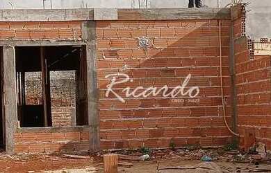 Imagem: A casa possui 2 Dormitórios, 1 Banheiro, 1 Vaga na garagem