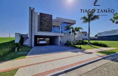 Imagem: A casa em condomínio possui 4 Dormitórios, 5 Banheiros, 4