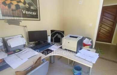 Imagem: O depósito possui 4 Vagas na garagem e 960m² de Área e está