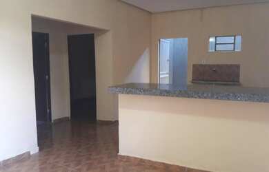 Imagem: A casa possui 2 Dormitórios, 1 Banheiro, 3 Vagas na garagem