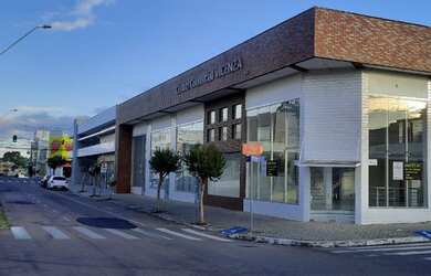 Imagem: O depósito possui 1 Vaga na garagem, 317m² de Área e está