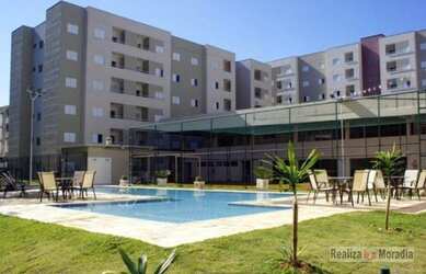 Imagem: O apartamento possui 2 Dormitórios, 1 Banheiro, 1 Vaga na garagem