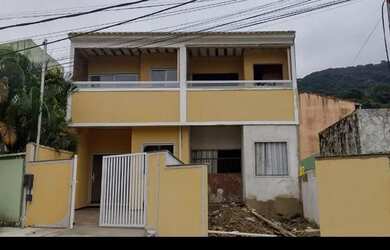 Imagem: A casa à venda possui 3 Dormitórios, 4 Banheiros, 1 Vaga na