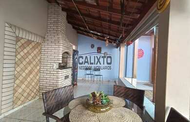 Imagem: A casa possui 3 Dormitórios, 1 Banheiro, 4 Vagas na garagem