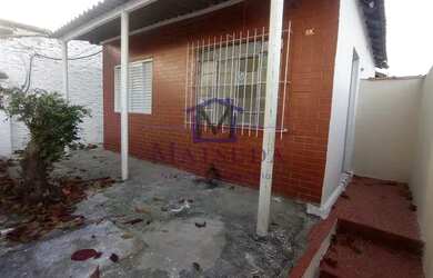 Imagem: A casa possui 2 Dormitórios, 1 Banheiro, 70m² de Área e