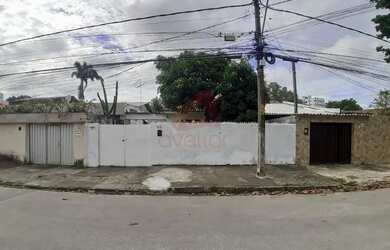 Imagem: A casa possui 3 Dormitórios, 1 Banheiro, 3 Vagas na garagem