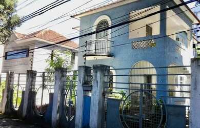 Imagem: A casa possui 5 Dormitórios, 5 Banheiros, 5 Vagas na garagem