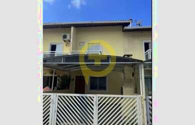 Imagem: A casa possui 2 Dormitórios, 1 Banheiro, 1 Vaga na garagem