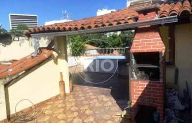 Imagem: A casa possui 4 Dormitórios, 5 Banheiros, 2 Vagas na garagem