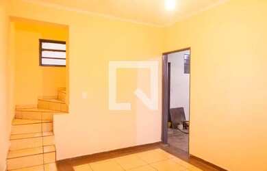 Imagem: A casa possui 3 Dormitórios, 2 Banheiros, 1 Vaga na garagem