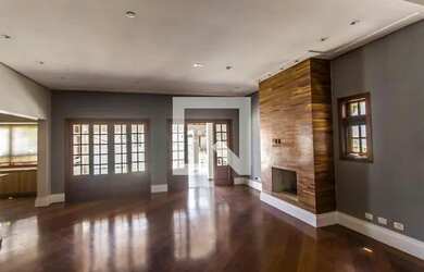 Imagem: A casa em condomínio possui 5 Dormitórios, 5 Banheiros, 4