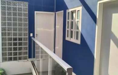 Imagem: A casa possui 3 Dormitórios, 2 Banheiros, 1 Vaga na garagem