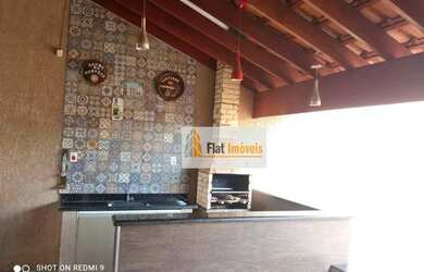 Imagem: A casa possui 1 Dormitório, 2 Banheiros, 2 Vagas na garagem