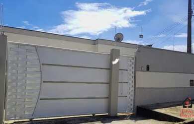 Imagem: A casa possui 3 Dormitórios, 3 Banheiros, 4 Vagas na garagem