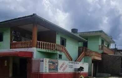 Imagem: A casa possui 5 Dormitórios, 5 Banheiros, 3 Vagas na garagem