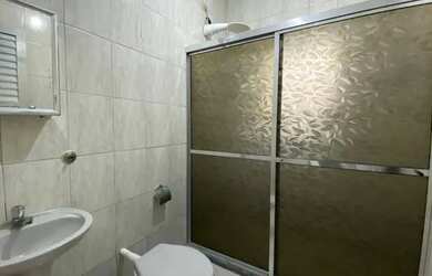 Imagem: A casa em condomínio possui 3 Dormitórios, 2 Banheiros, 1