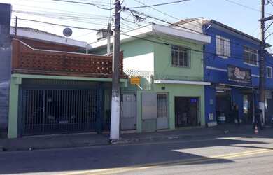 Imagem: A casa possui 3 Dormitórios, 3 Banheiros, 470m² de Área e