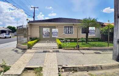 Imagem: A casa possui 3 Dormitórios, 3 Banheiros, 2 Vagas na garagem