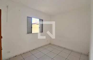 Imagem: A casa possui 1 Dormitório, 1 Banheiro, 1 Vaga na garagem