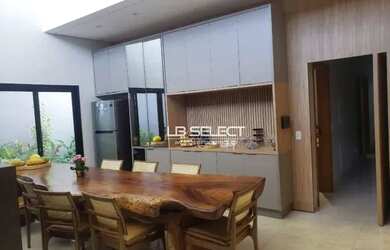 Imagem: A casa em condomínio possui 4 Dormitórios, 5 Banheiros, 4