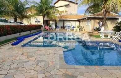 Imagem: A casa possui 2 Dormitórios, 4 Banheiros, 5 Vagas na garagem