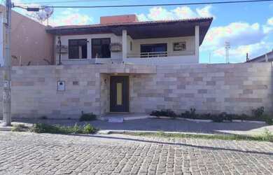 Imagem: A casa possui 5 Dormitórios, 5 Banheiros, 5 Vagas na garagem