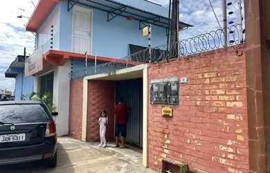 Imagem: A casa possui 3 Dormitórios, 3 Banheiros, 3 Vagas na garagem