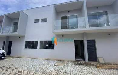 Imagem: A casa em condomínio possui 2 Dormitórios, 2 Banheiros, 1