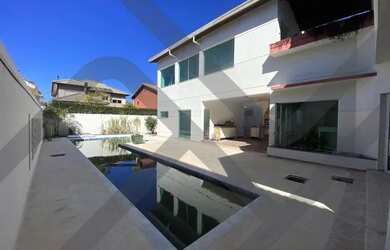 Imagem: A casa em condomínio possui 4 Dormitórios, 5 Banheiros, 4