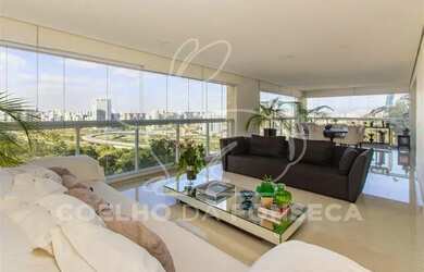 Imagem: O apartamento possui 5 Dormitórios, 5 Banheiros, 4 Vagas na