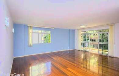 Imagem: O apartamento possui 4 Dormitórios, 2 Banheiros, 3 Vagas na