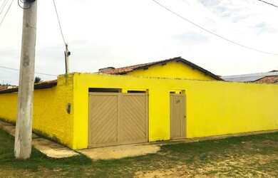 Imagem: A casa possui 2 Dormitórios, 1 Banheiro, 4 Vagas na garagem