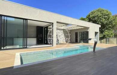 Imagem: A casa em condomínio possui 4 Dormitórios, 5 Banheiros, 3