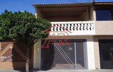 Imagem: A casa possui 2 Dormitórios, 2 Banheiros, 2 Vagas na garagem