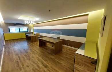 Imagem: O depósito possui 1 Vaga na garagem, 36m² de Área e está