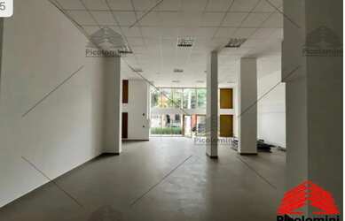 Imagem: O depósito possui 2 Vagas na garagem, 218m² de Área e está