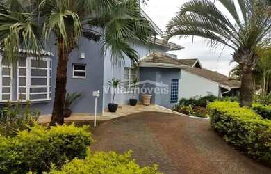 Imagem: A casa possui 3 Dormitórios, 4 Banheiros, 5 Vagas na garagem