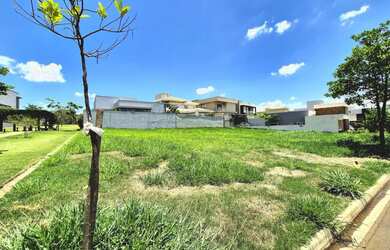 Imagem: O terreno possui 418m² de Área e está localizado em Vila