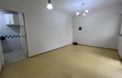 Imagem: O apartamento possui 3 Dormitórios, 1 Banheiro, 1 Vaga na garagem