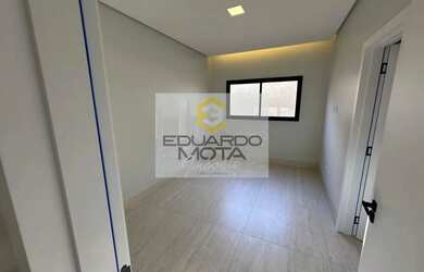 Imagem: A casa possui 4 Dormitórios, 4 Banheiros, 3 Vagas na garagem