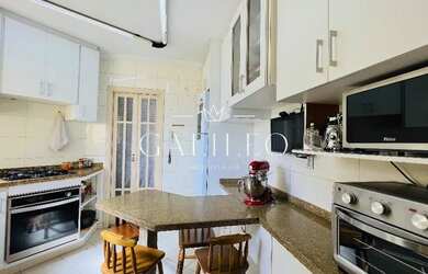 Imagem: O apartamento possui 3 Dormitórios, 2 Banheiros, 2 Vagas na