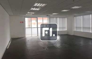 Imagem: O depósito possui 3 Vagas na garagem, 240-0m² de Área e está